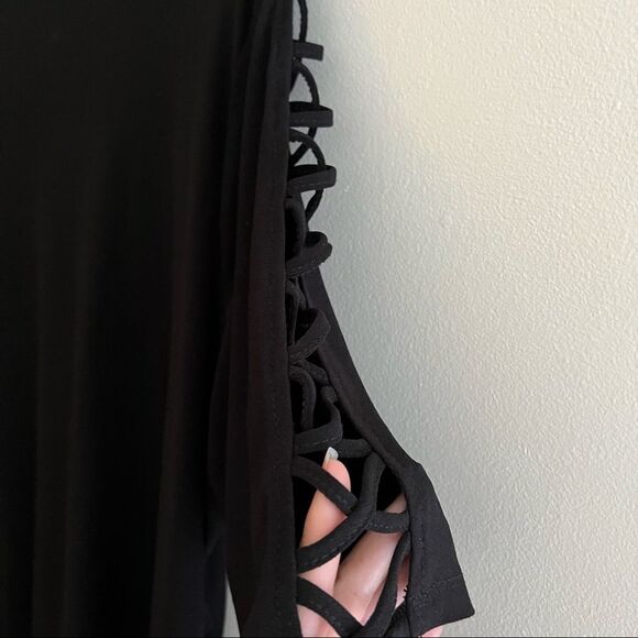 😊 3/$30 89th + Madison Cold Shoulder Top Size 1X EUC - Picture 8 of 9